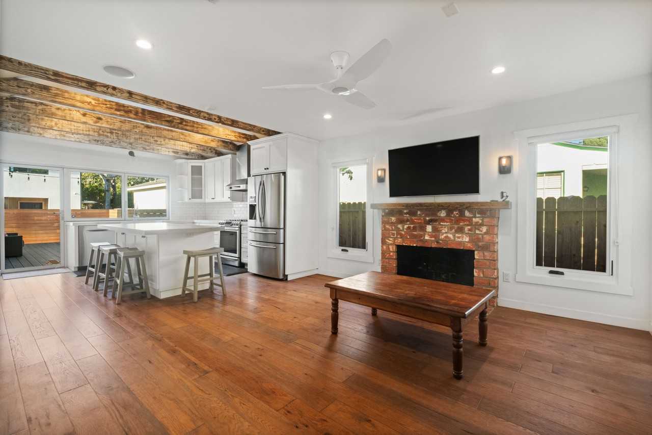 2813 Military Ave #1 - Photo 5 of 43