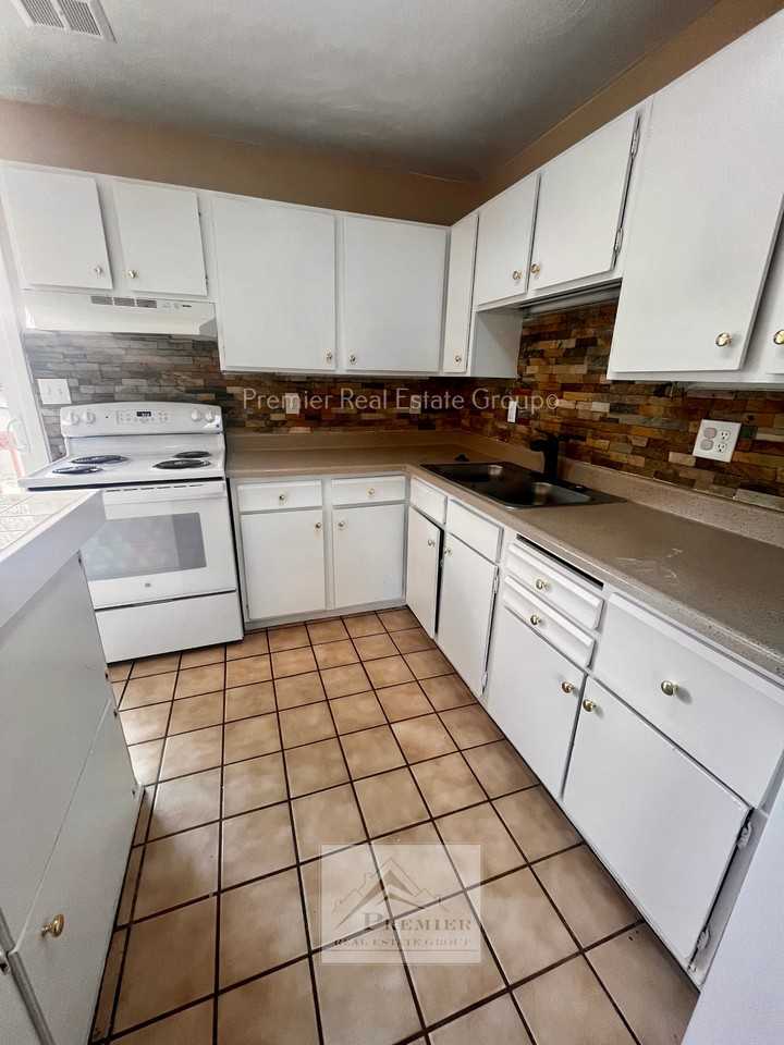 3685 Darkwood Pl #1 - Photo 7 of 17