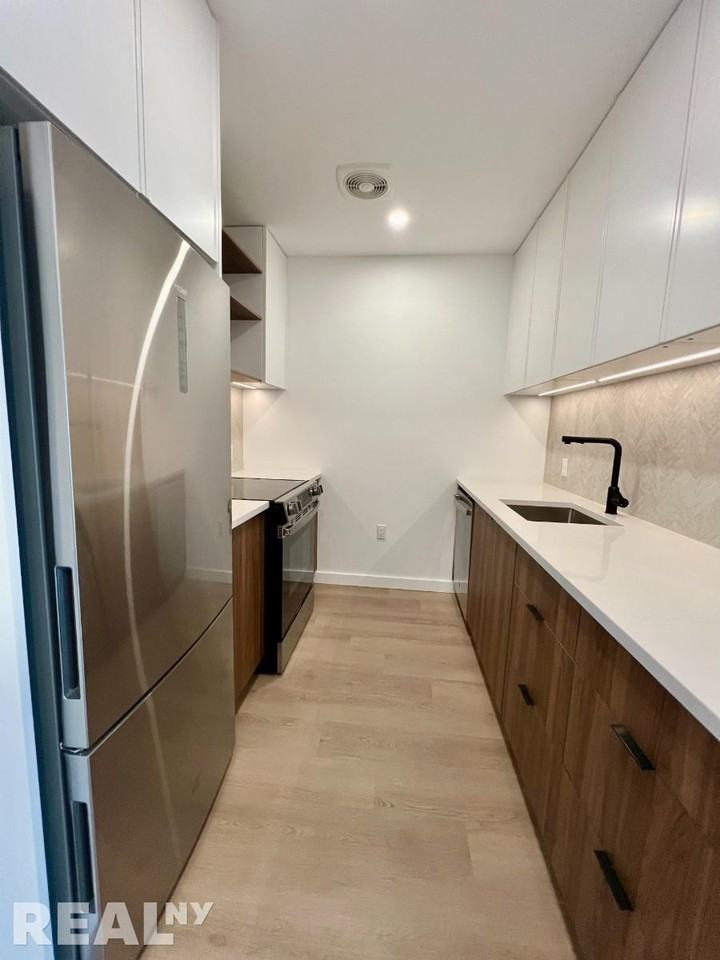 Dean St #302 - Photo 3 of 14