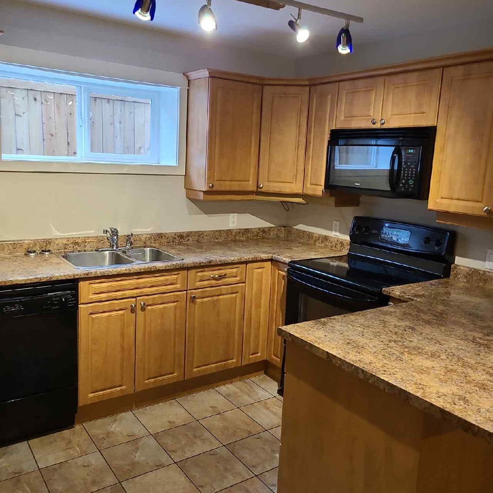 965 Humboldt St Lowr - Photo 5 of 11