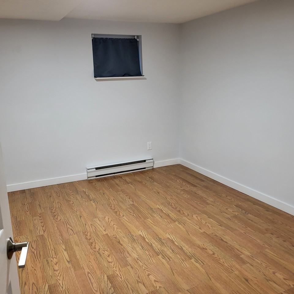 2945 Quadra St #1 - Photo 5 of 9