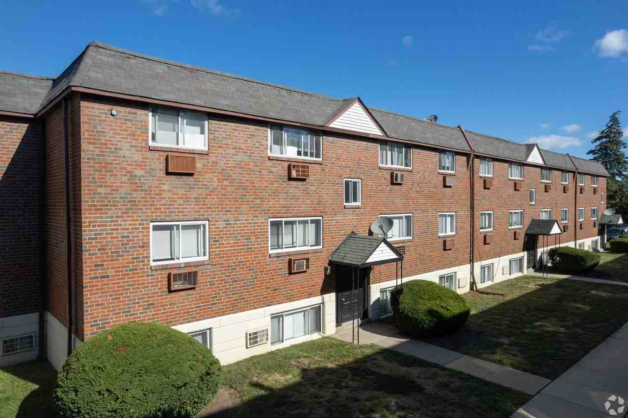 Oakwood Apartments - Photo 2 of 4