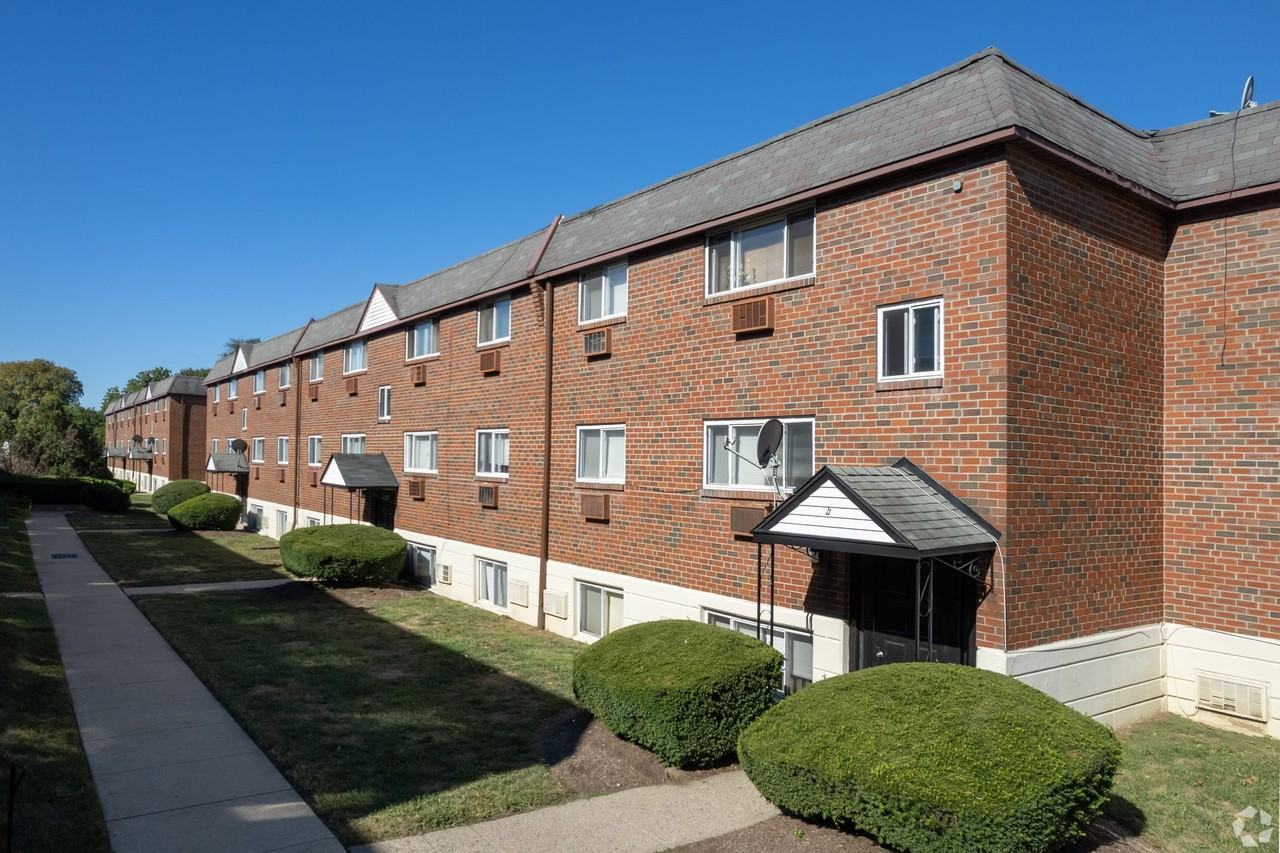 Oakwood Apartments - Photo 3 of 4