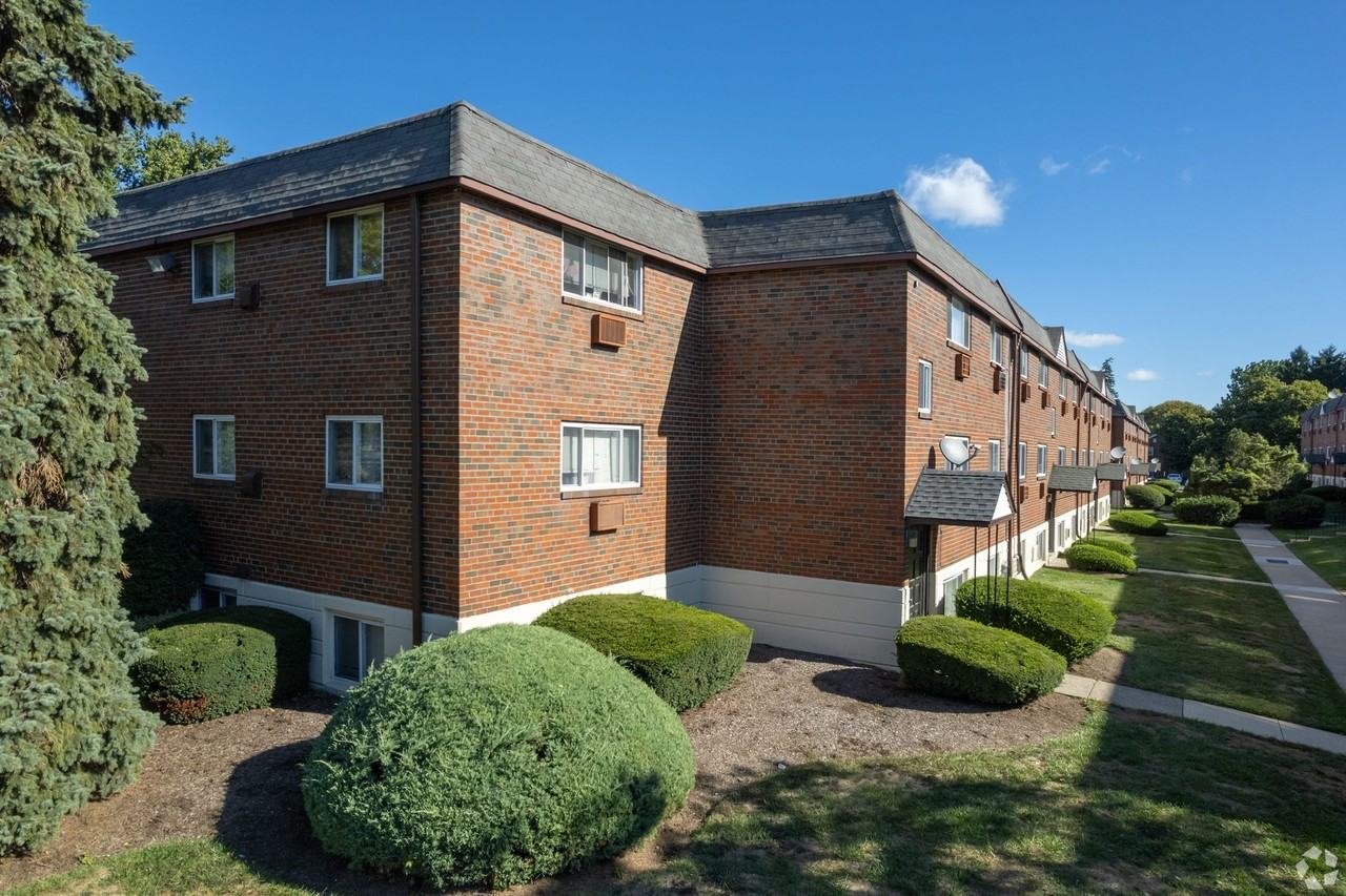 Oakwood Apartments - Photo 4 of 4