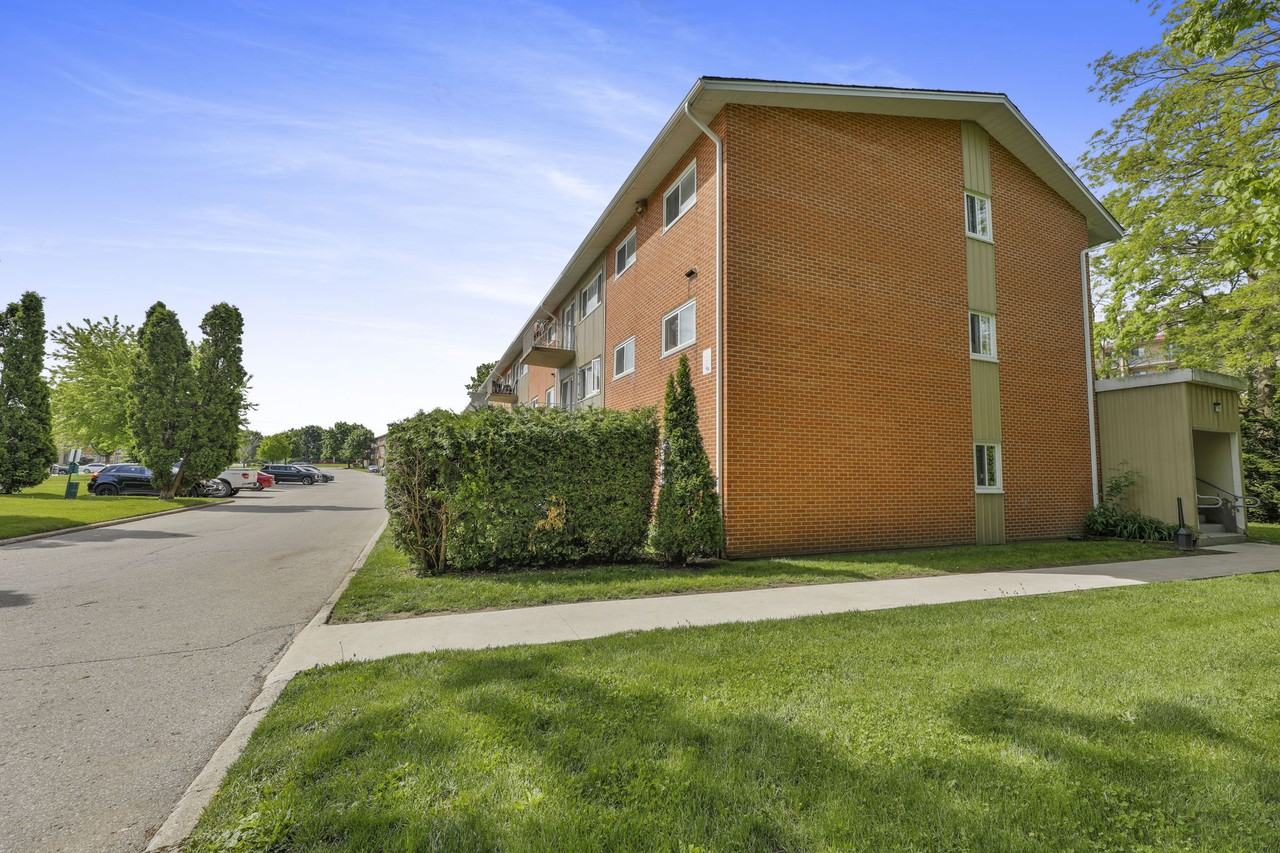 Huron Village Apartments - Photo 3 of 22