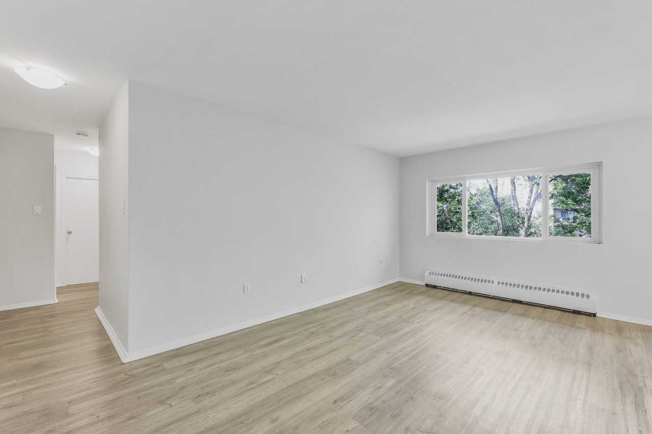 Huron Village Apartments - Photo 5 of 22