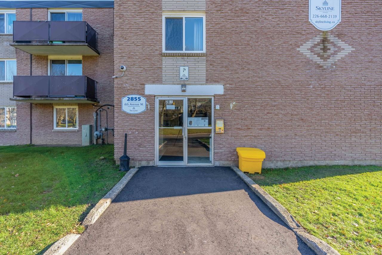 Thompson Manor Apartments - Photo 3 of 20