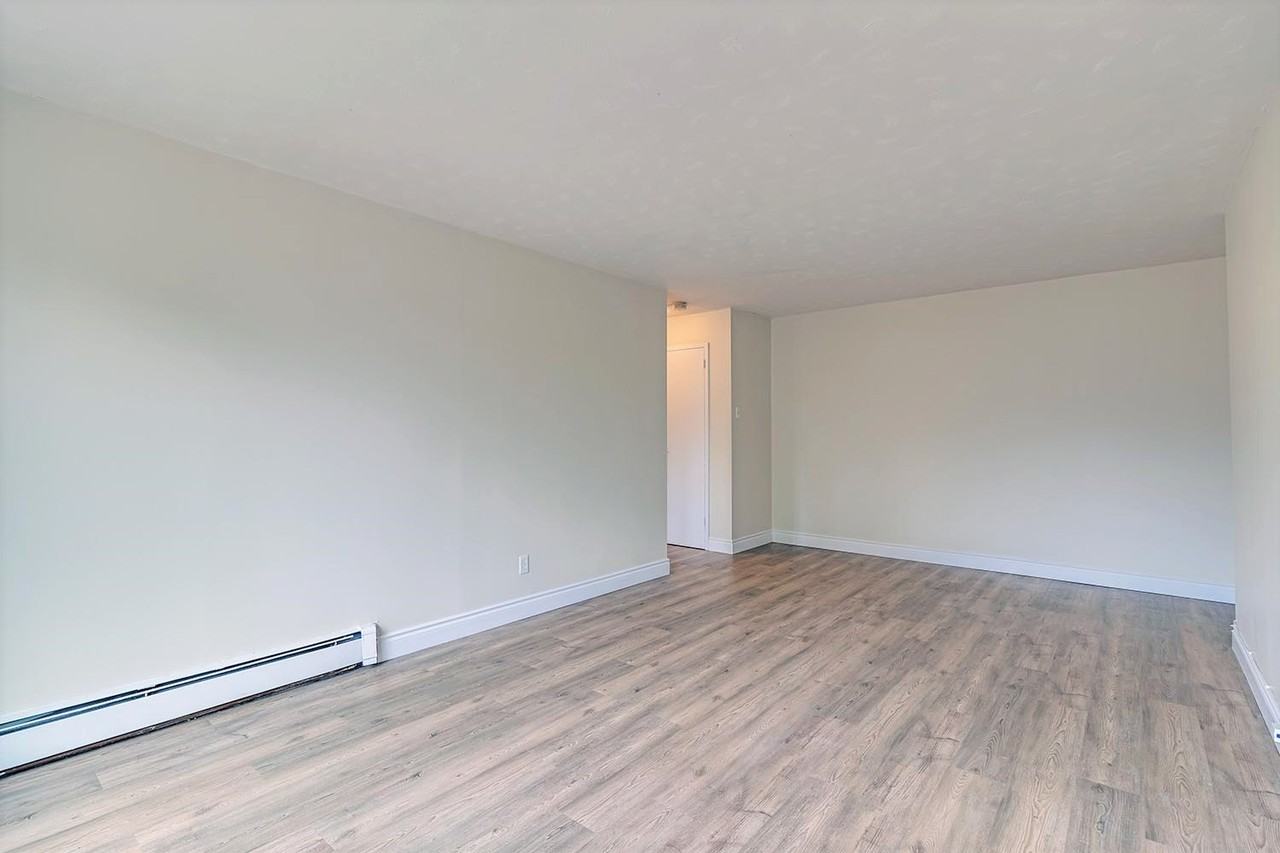 Thompson Manor Apartments - Photo 6 of 20