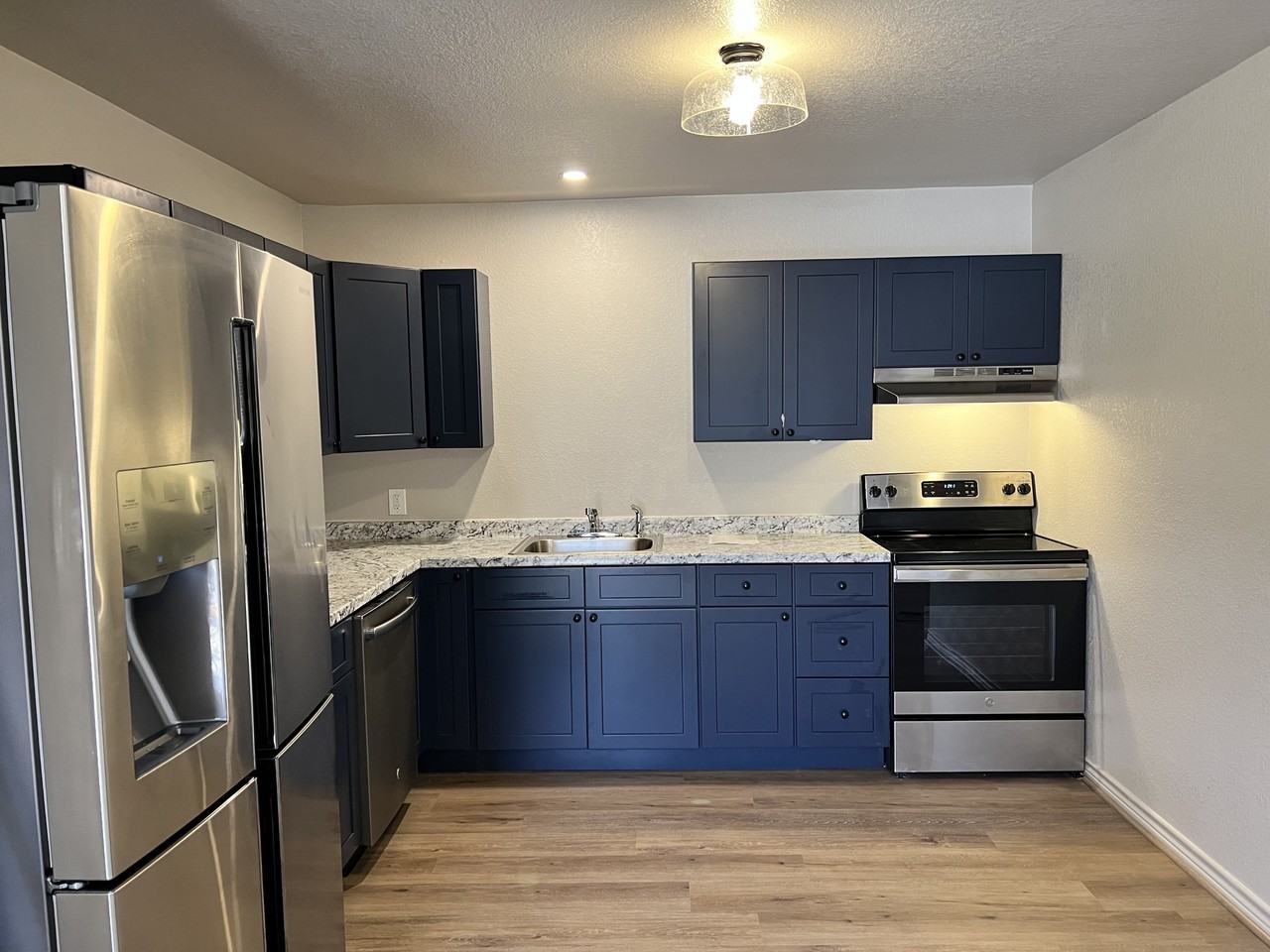 409 W Avenue H #1 - Photo 3 of 12