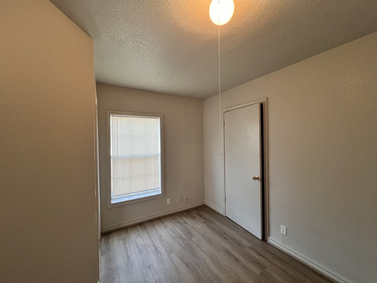 409 W Avenue H #1 - Photo 4 of 12