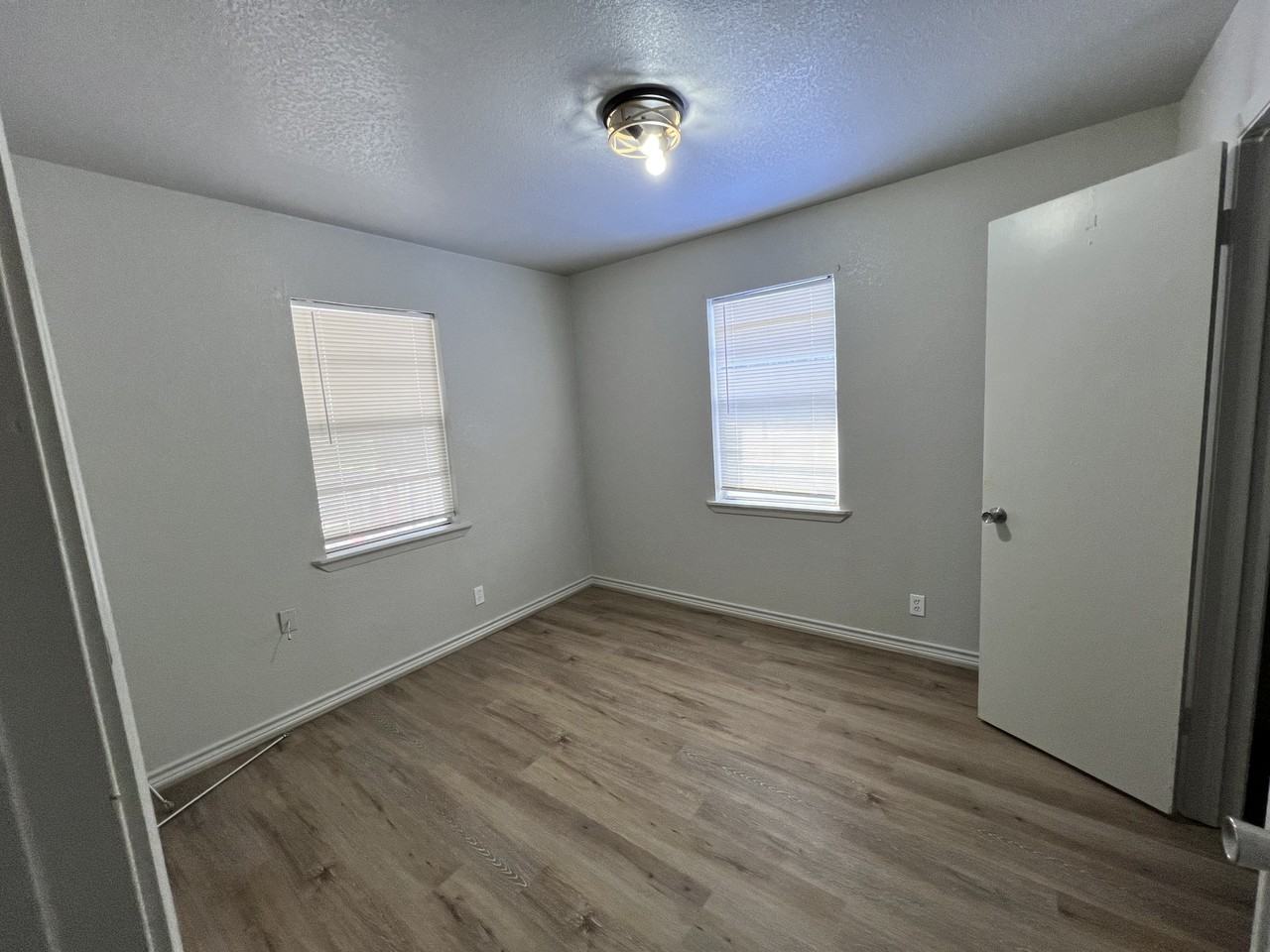 409 W Avenue H #1 - Photo 6 of 12