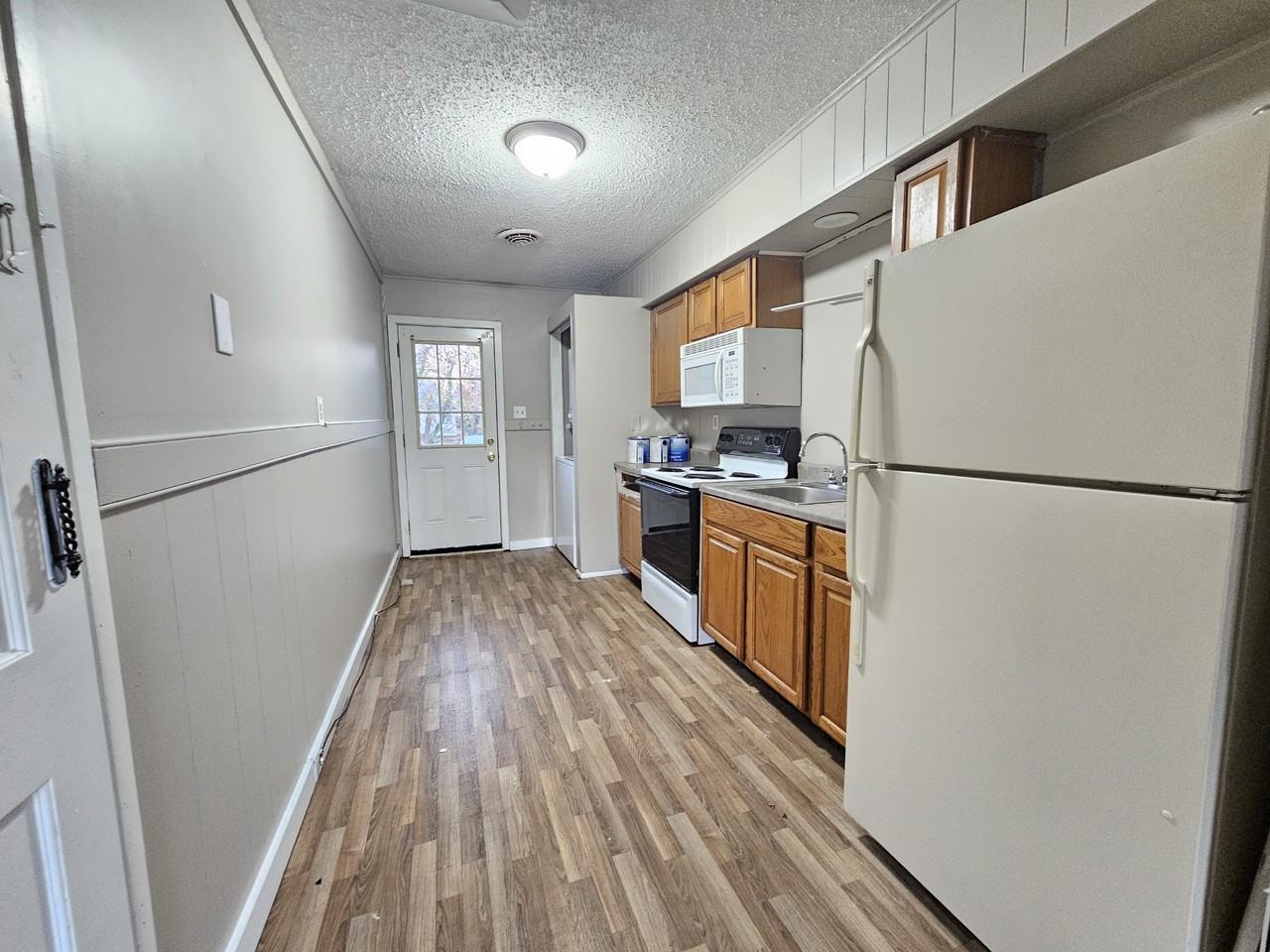 201 W Main St #B - Photo 3 of 13