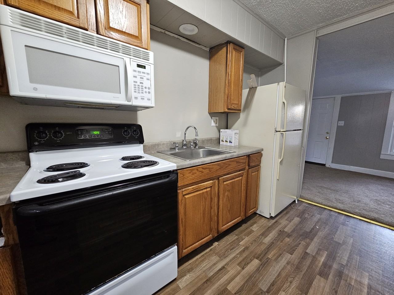 201 W Main St #B - Photo 4 of 13