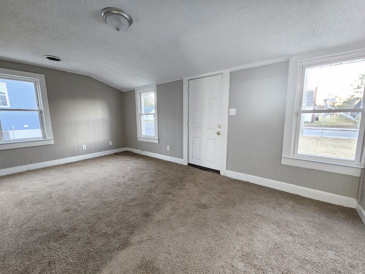 201 W Main St #B - Photo 5 of 13