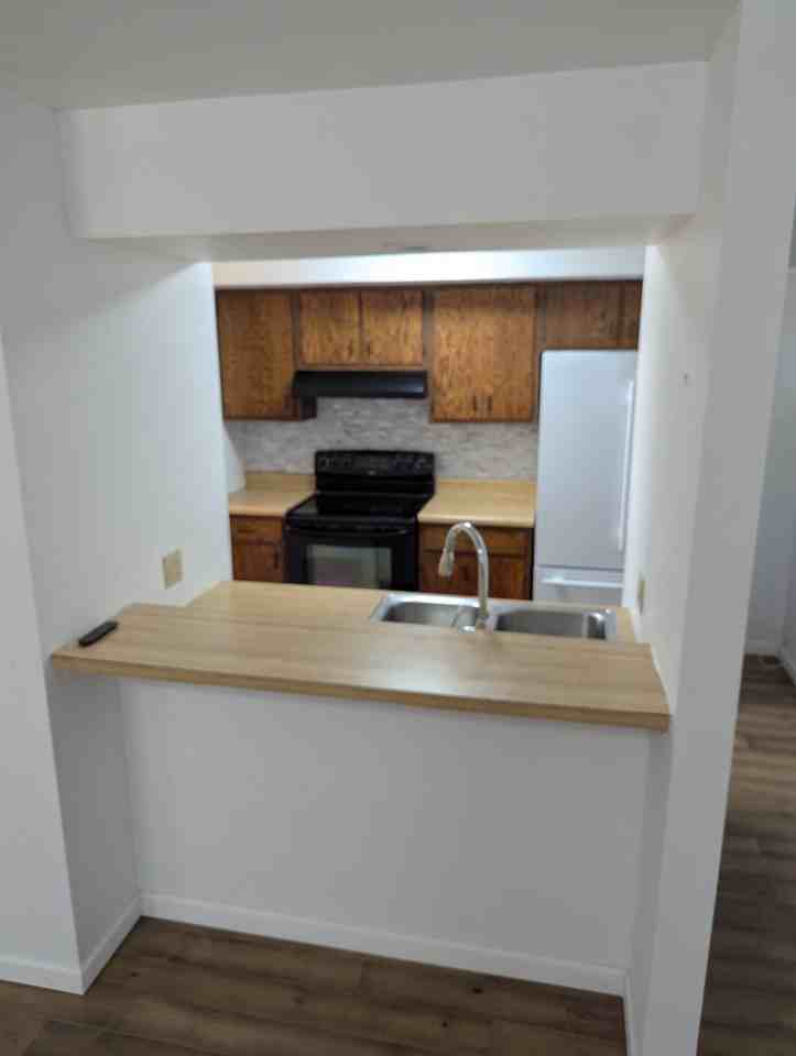 108 Burwash Avenue - DApt D #D - Photo 4 of 27