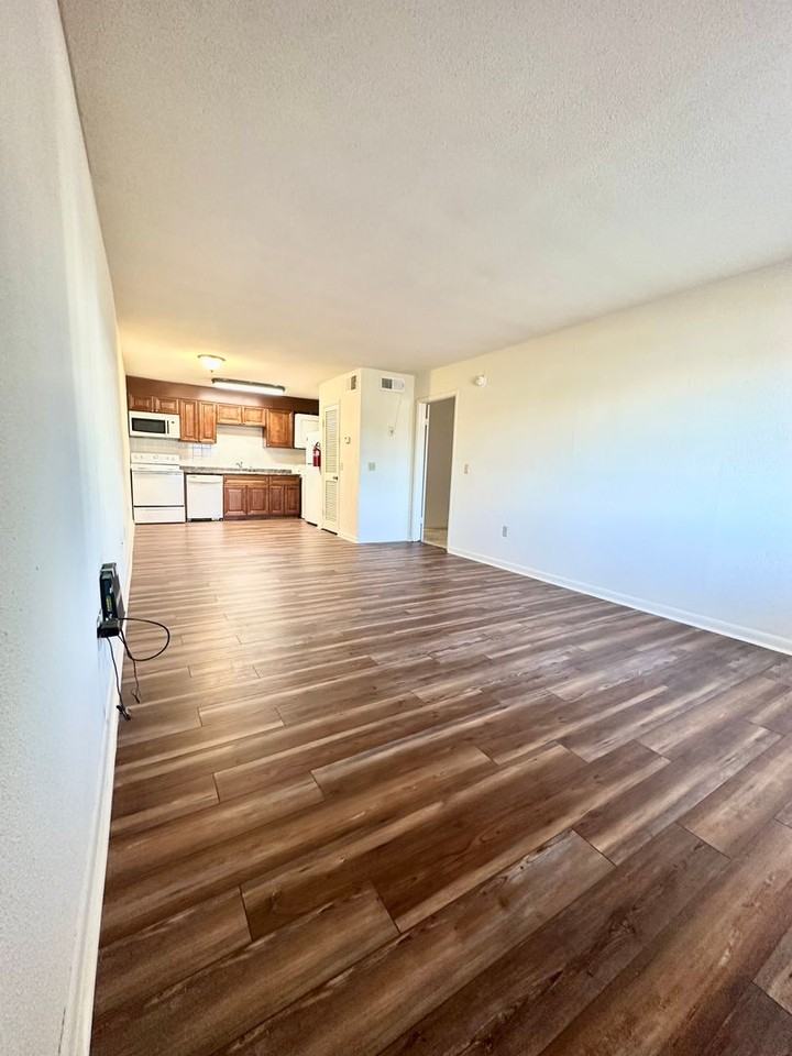 University Pointe Apartments - Photo 2 of 20
