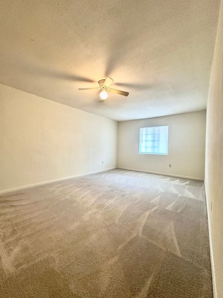 University Pointe Apartments - Photo 4 of 20