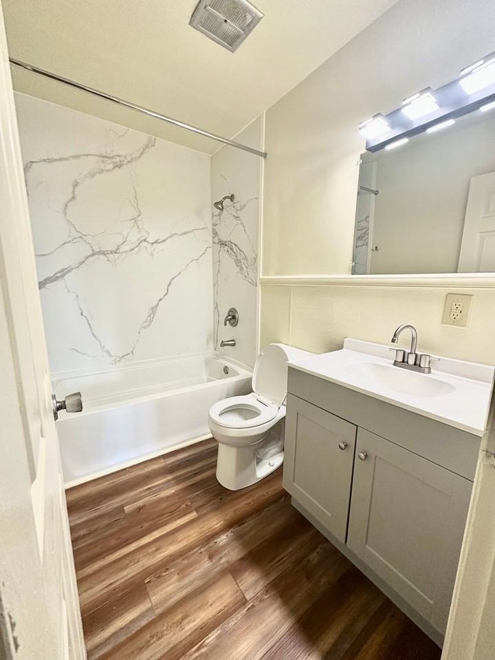 University Pointe Apartments - Photo 6 of 20