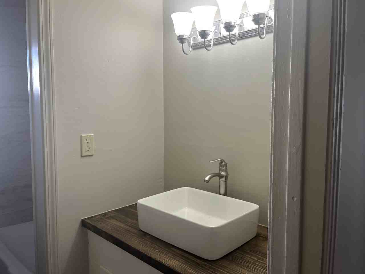 1105 Edgewood Ave #1 - Photo 5 of 10