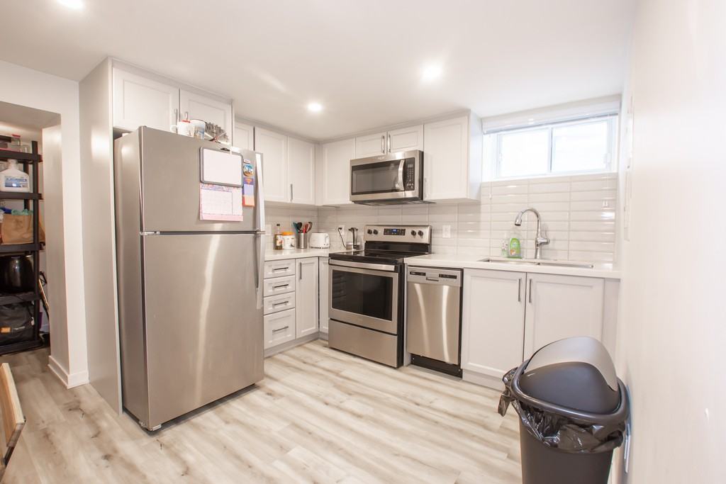 919 Upper Ottawa St - Photo 2 of 29