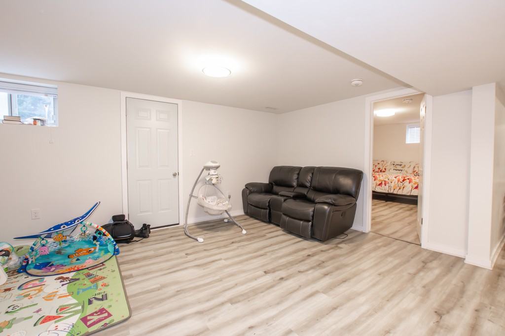 919 Upper Ottawa St - Photo 6 of 29