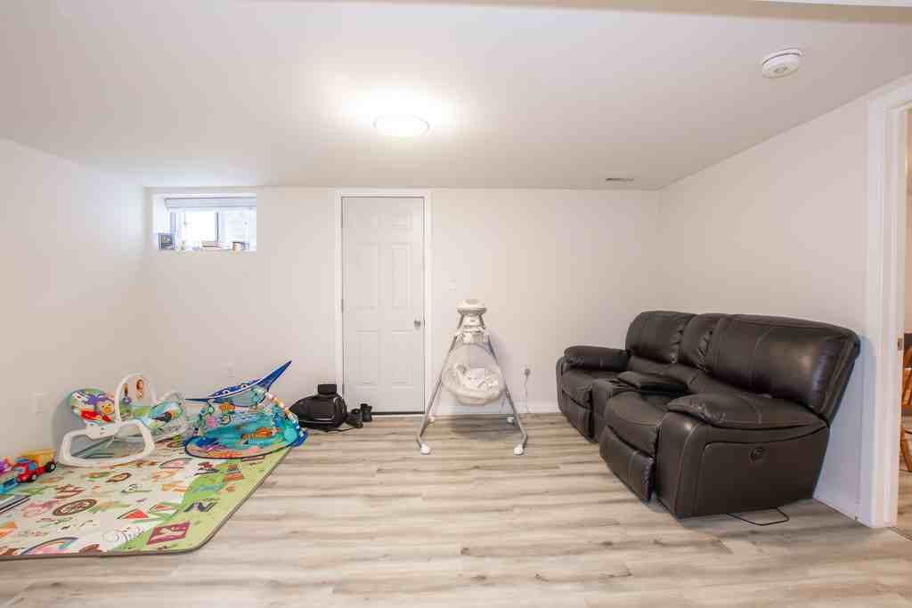 919 Upper Ottawa St - Photo 7 of 29