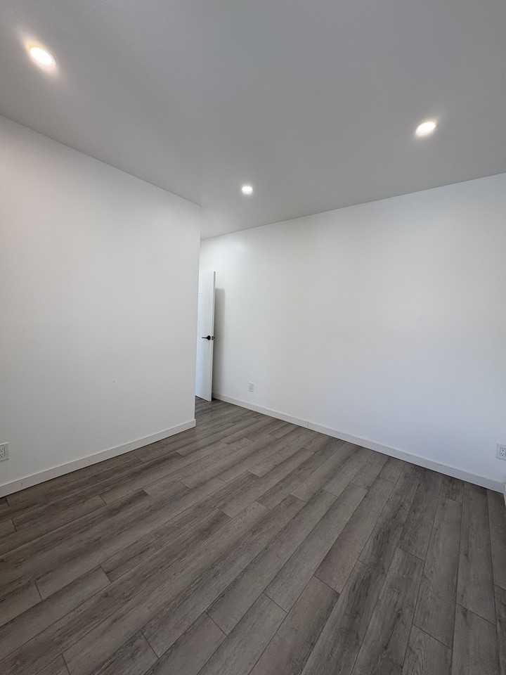 764 Victor St - Photo 6 of 9