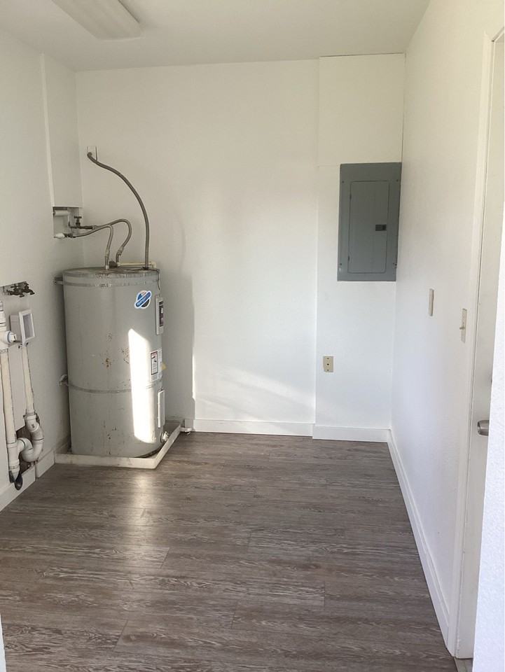 1042 Sw Elizabeth St #1 - Photo 7 of 14