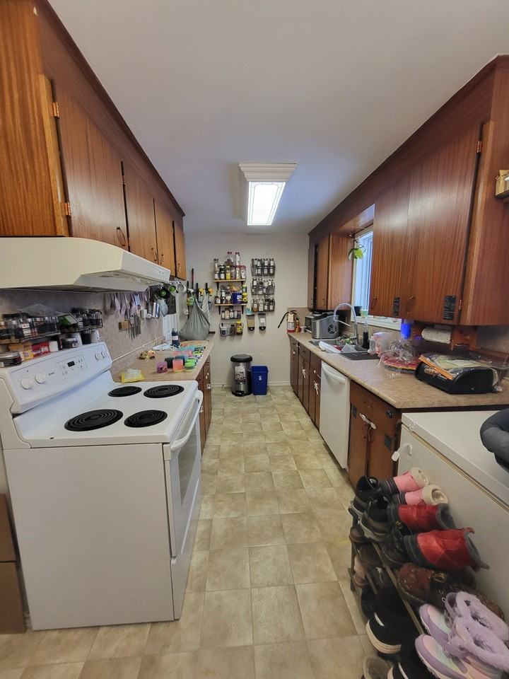 185 Collison Ave Uppr - Photo 3 of 10