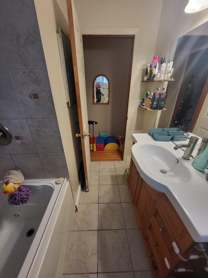 185 Collison Ave Uppr - Photo 7 of 10