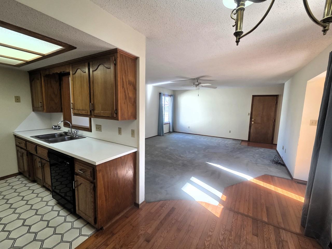 2045 S Kentwood Ave #1 - Photo 5 of 16