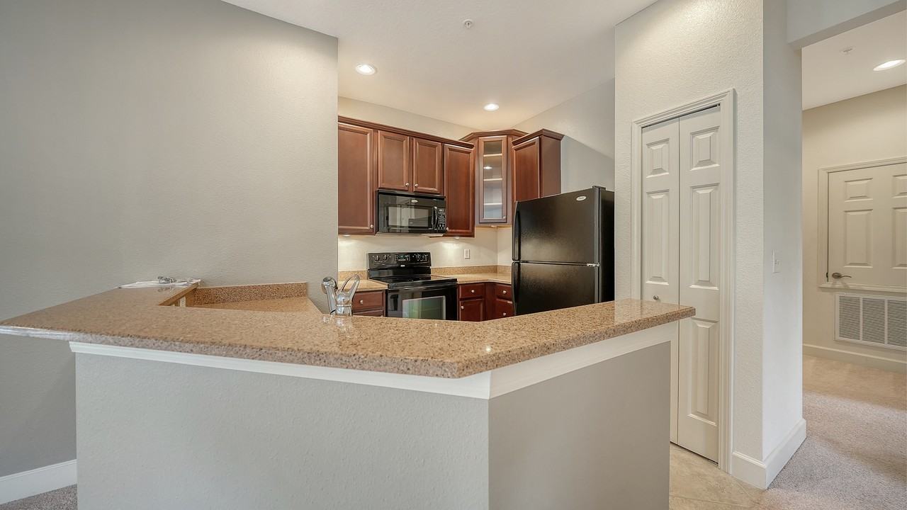 3671 Parkridge Cir #1 - Photo 4 of 28