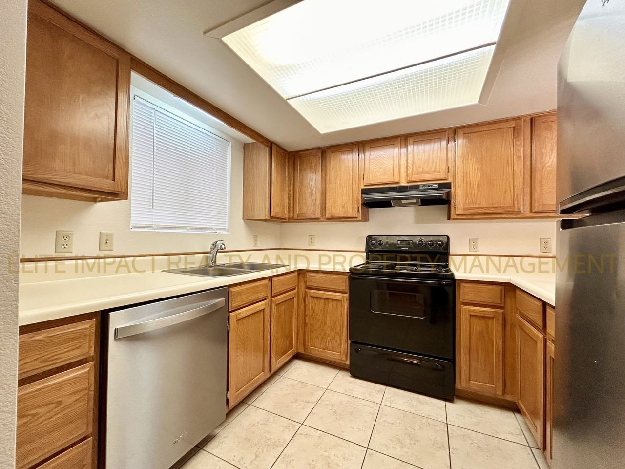 1817 E Lester St #2 - Photo 3 of 19