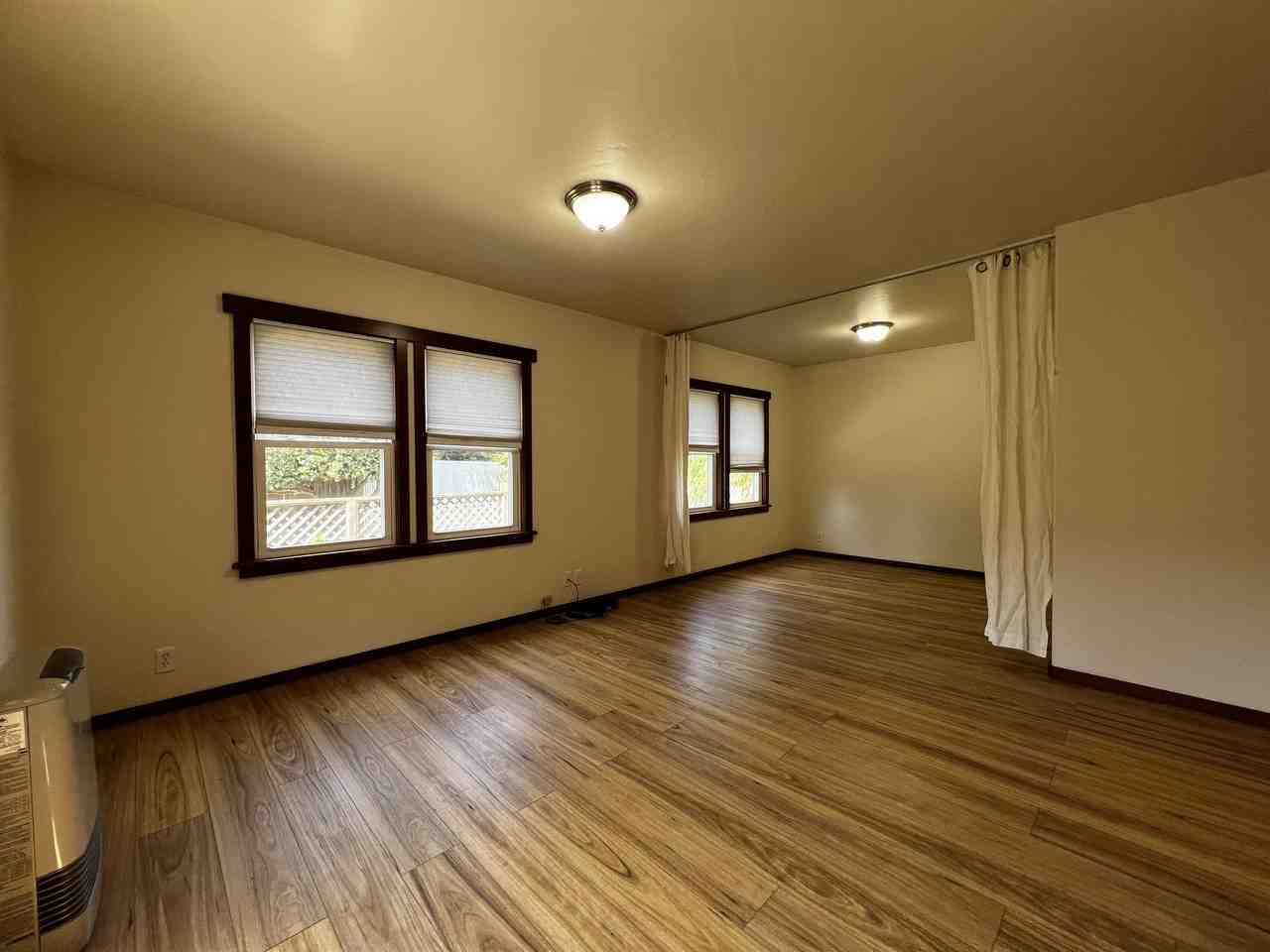 2734 F St #B - Photo 3 of 12