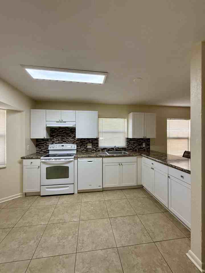 6 Wells Pl #A - Photo 3 of 10