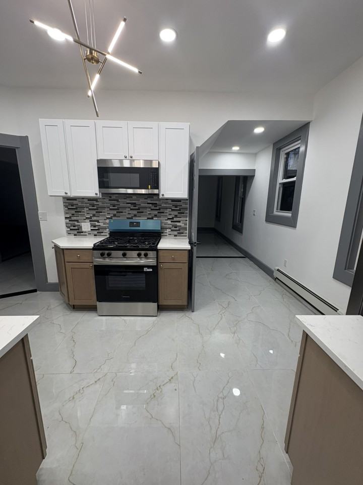 41 Girard Pl - Photo 3 of 19