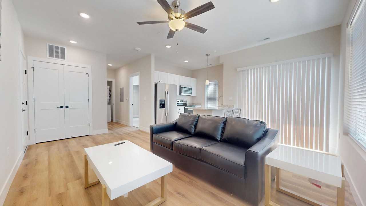 305 W Washington - Photo 4 of 31