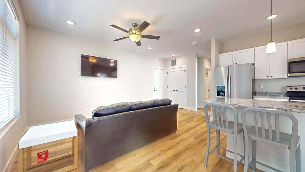 305 W Washington - Photo 5 of 31