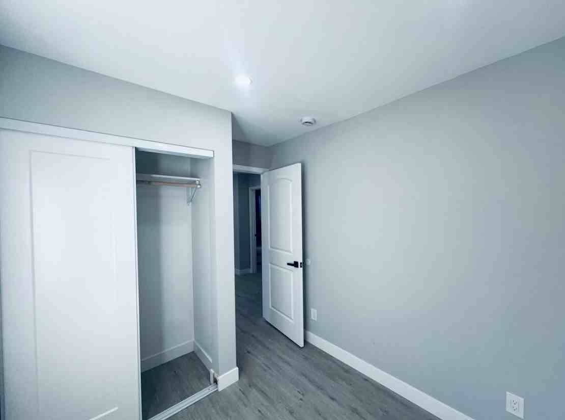 2437 Cochran Avenue - Photo 6 of 8