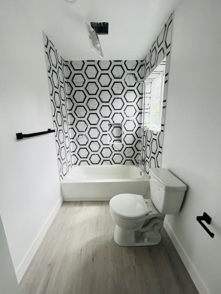 2437 Cochran Avenue - Photo 4 of 8