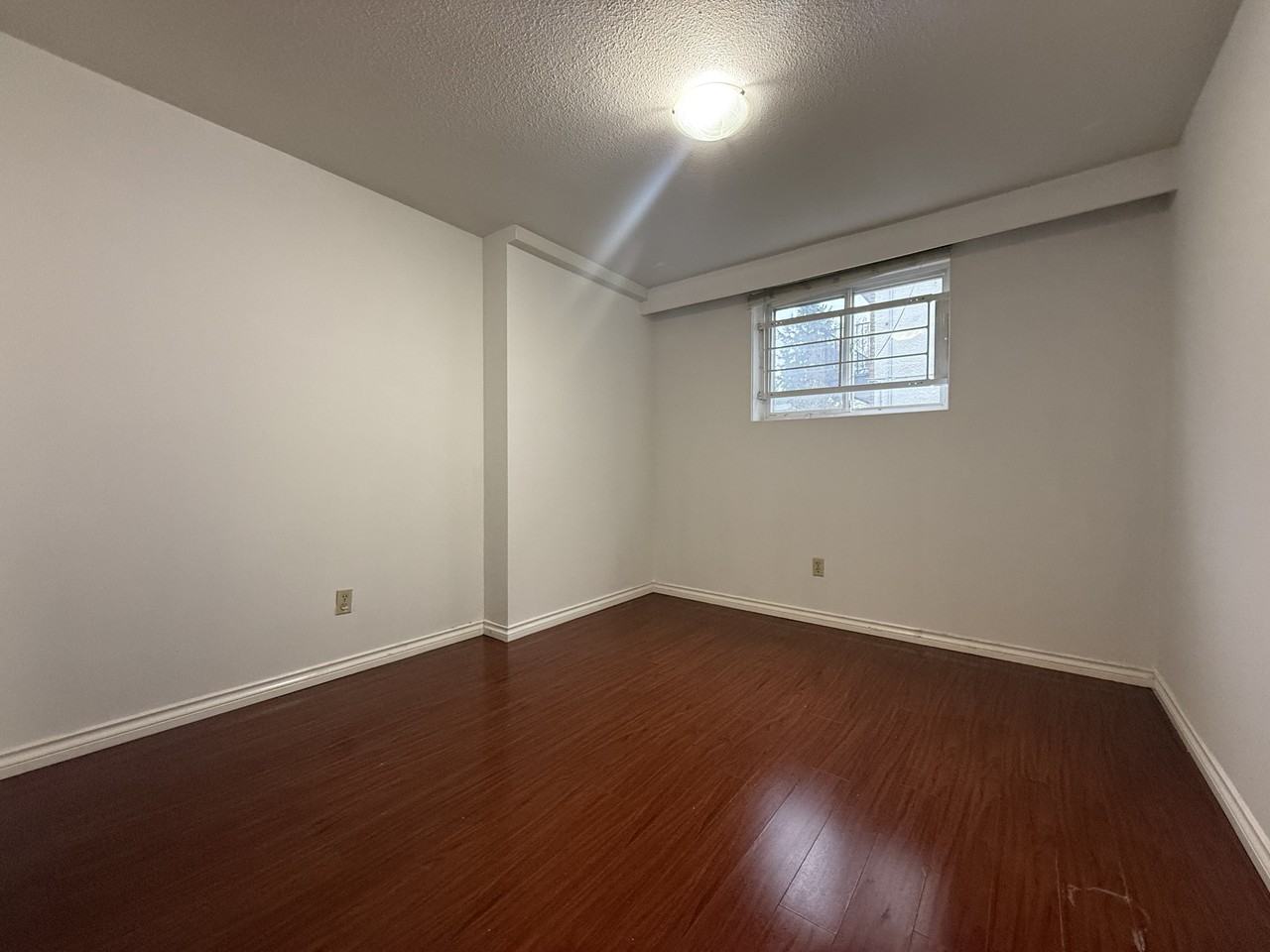 1086 10th Ave W #14 - Photo 4 of 6