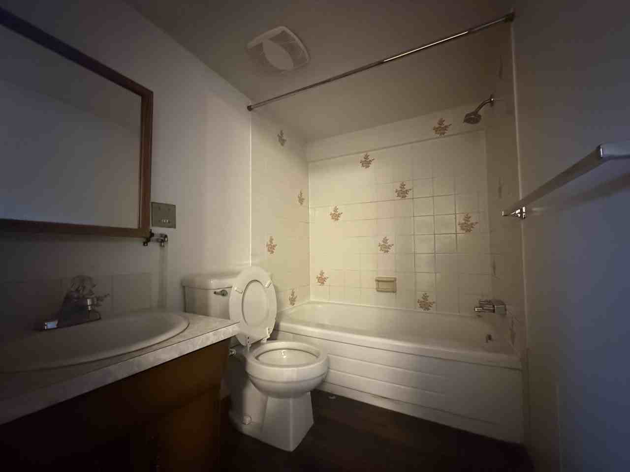 1086 10th Ave W #14 - Photo 5 of 6