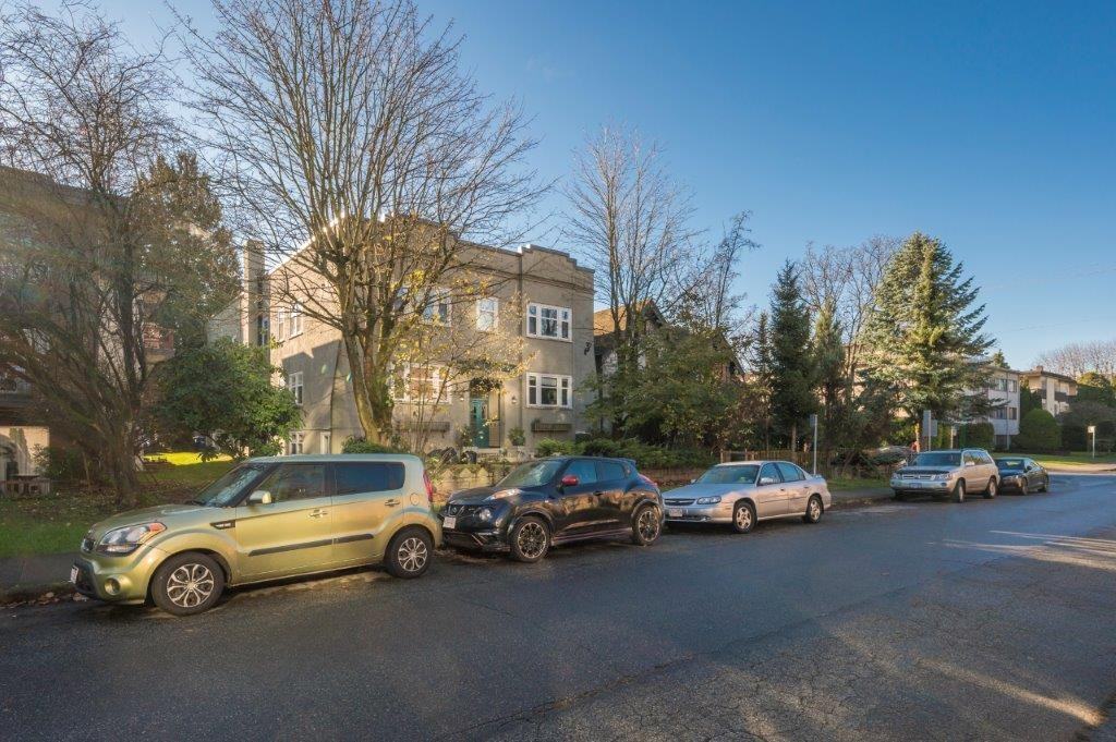 1086 10th Ave W #14 - Photo 6 of 6