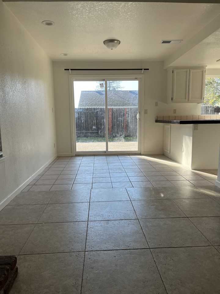 1706 Brookglen Dr #1 - Photo 5 of 14