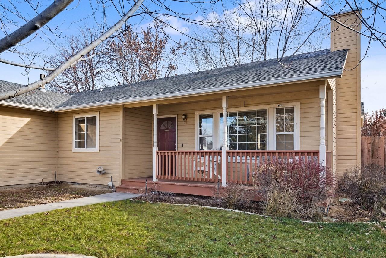 2074 N Siesta Ave #1 - Photo 3 of 30