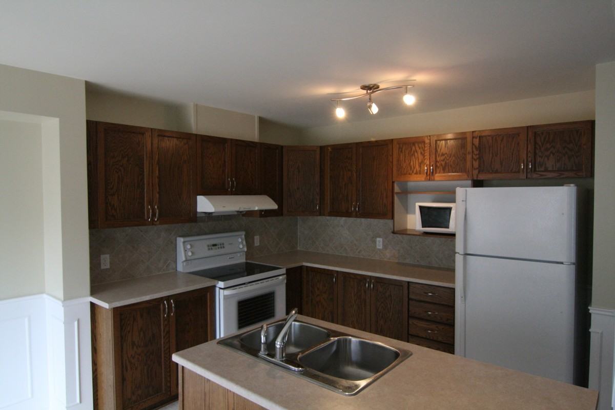 48 Collington St #48 - Photo 2 of 4