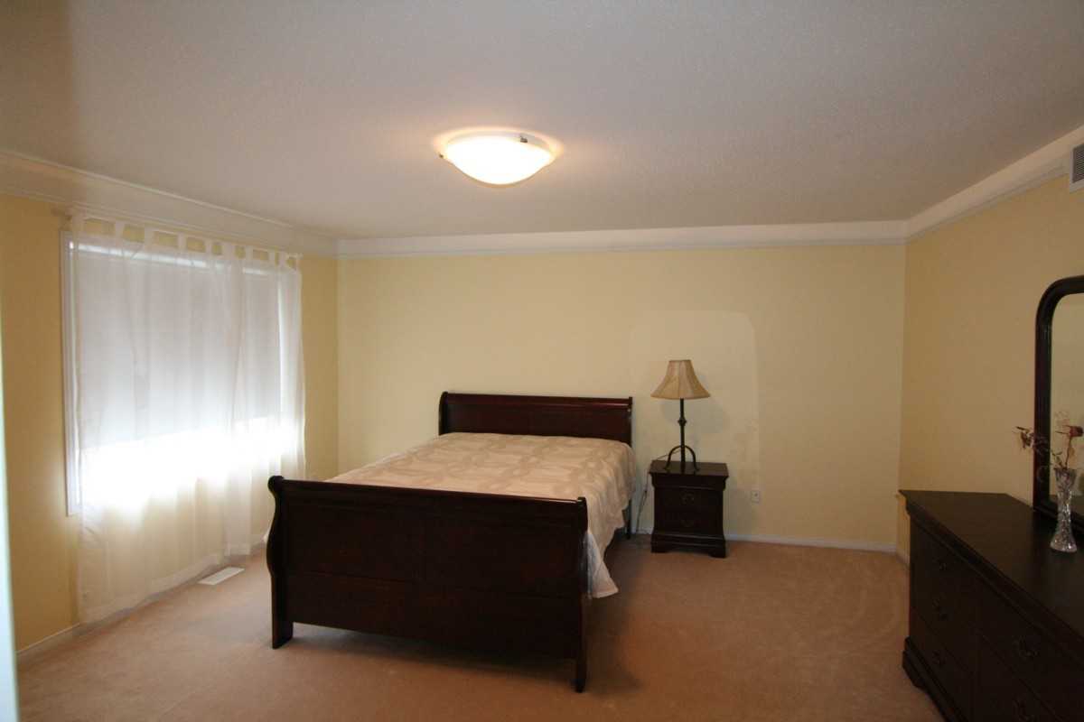 48 Collington St #48 - Photo 4 of 4