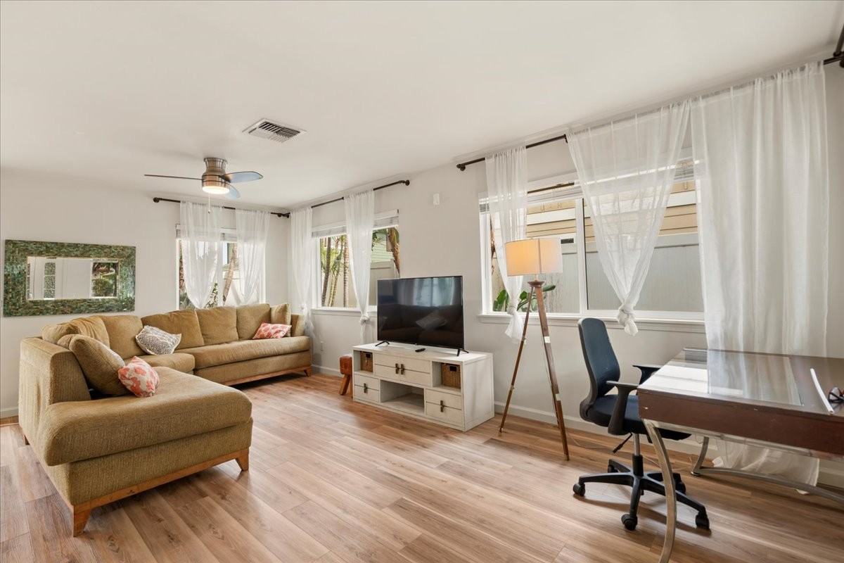 21 Henohea Pl - Photo 2 of 11