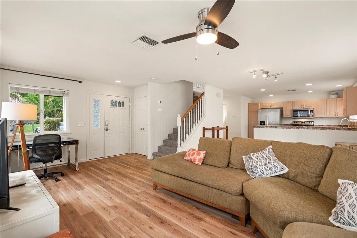 21 Henohea Pl - Photo 3 of 11