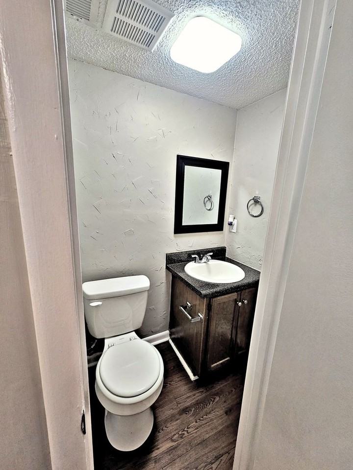 (RCH-35) RCH Gaslight 44, LLC - Photo 4 of 8